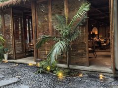 -二厨·吊桥小院·脆皮烧鸡公·本地农家菜(沿江西路店)