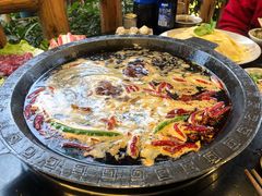 -茅草房·河畔园林火锅