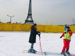 -采薇庄园四季滑雪场