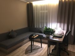 -榆林榆阳西路火车站亚朵酒店