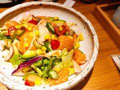 牛油果三文鱼沙拉-初居食屋日式料理(万象城购物中心店)