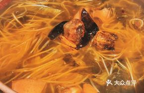 Yunnan Sour Cabbage Beef Hot Pot