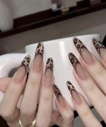 -桃色美甲沙龙