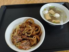 -松树干拌面店
