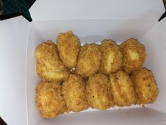 蟹黄酥松小贝-鲍师傅糕点(台东步行街店)
