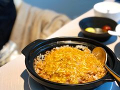 蟹黄煲仔饭-屋里厢上海菜馆