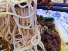 豌豆杂酱面-渝之汇牛肉豌杂面