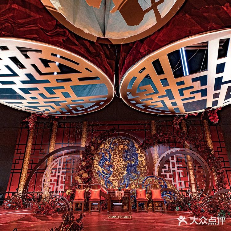 别再做烂大街婚礼了，小众婚礼挺有意思的。