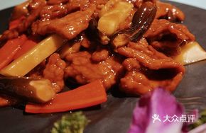 Stir-Fried Beef with Chicken Mushroom