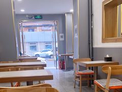 -吕阿婆骨汤麻辣烫(云岗店)