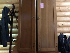 自动打开的柜门，压根关不上-喀纳斯禾木山庄
