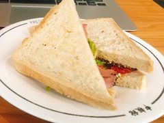 黑椒牛肉贝果三明治-THE PRESS(复旦大学店)