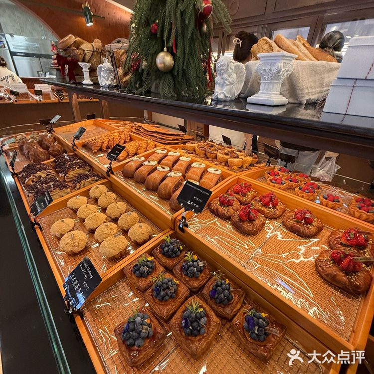 沈阳中街新开的！！面包脑袋冲冲冲！真心好吃😋