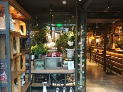 -临界音乐酒馆·小龙虾·江湖菜(华熙LIVE·鱼洞店)