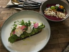 牛油果温泉蛋吐司-O'mills Sourdough Bakery&Bistro(永嘉路店)