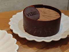 -VERIE BAKEHOUSE