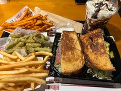 -The Habit Burger Grill 哈比特汉堡(复兴soho店)