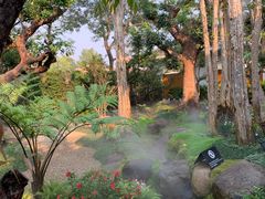 -Chom Cafe and Restaurant