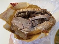 -洪峰浩老北京烧饼夹肉(角门路店)