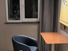 -潮漫酒店(北京通州环球度假区临河里地铁站店)