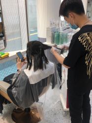 -PE SALON 