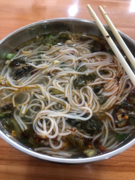 铁仕云县土鸡米线-"味道还是一如既往的好吃,两个姐姐的态度就.