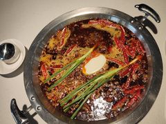 -茅草房·河畔园林火锅