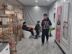 -镁连社·美联社
