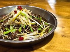 油泼黑豆皮-老东镇啤酒屋海鲜加工·蒸汽海鲜·海鲜烧烤(台东店)