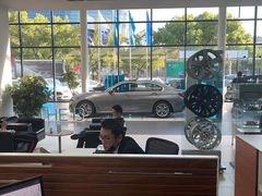 -上海宝信宝马4S店