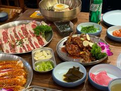 -明洞阿姨·韩式酱蟹烤肉·创意料理(三元桥店)