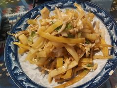 凉拌芭蕉花-蜗牛小馆醉乡民谣云南菜(惠新西里店)