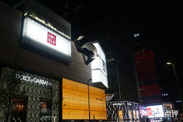 成都ifs熊猫地标夜景图片