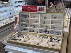 -美式眼镜·授权蔡司.依视路.尼康.豪雅.明月(南翔印象城店)