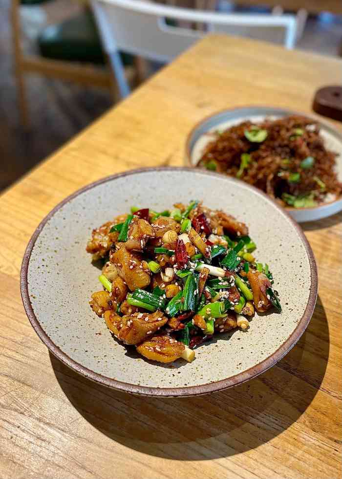 chimido柴米多农场餐厅大理店-"在这条满满当当的吃喝美食街上,挺大个