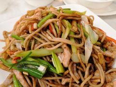 肉丝炒莜面-那达慕蒙古风味酒楼