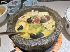维园特色石锅豆腐-维园悦谱·海派家常菜(乌鲁木齐南路店)