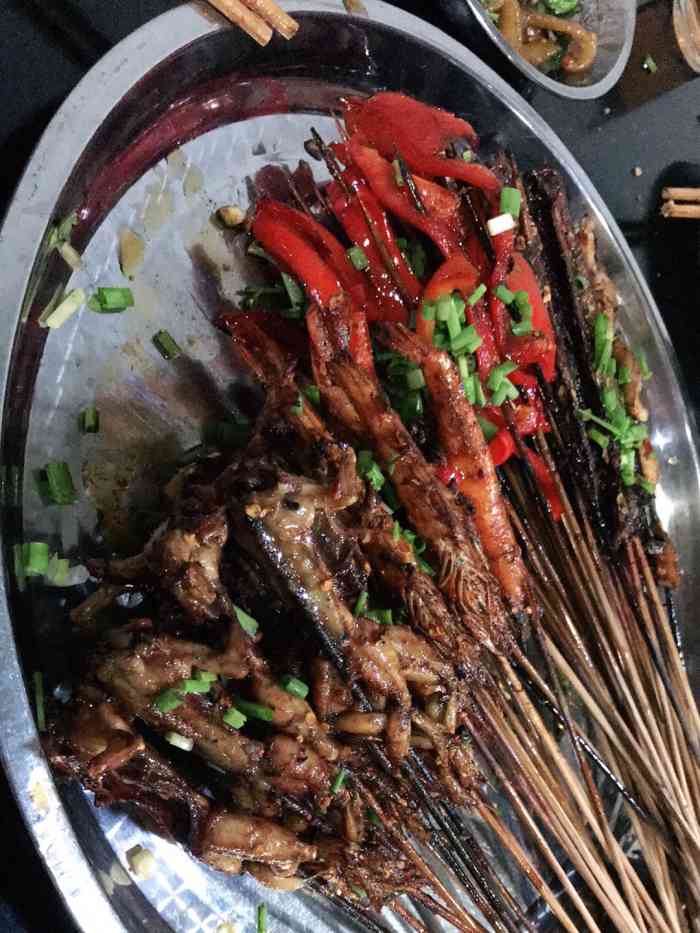 晚上很晚生意好,宜宾人是有多喜欢吃烧烤