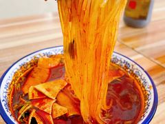 麻辣米线-老字号杨坡红油米线腊汁肉夹馍(东四道巷店)