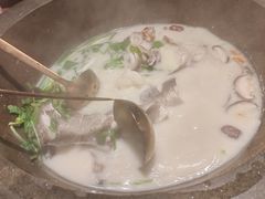 -咕嘟草帽鱼·牛奶一样的鲜鱼汤(天鹅湖万达广场店)
