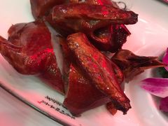 玻璃脆皮乳鸽-兴粤匯香港茶餐厅(宝山日月光店)