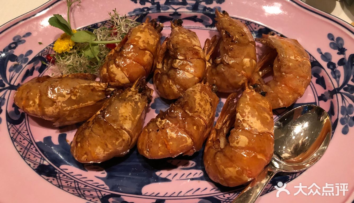 推广有一个米其林套餐，158新无一位，加88元跟酒