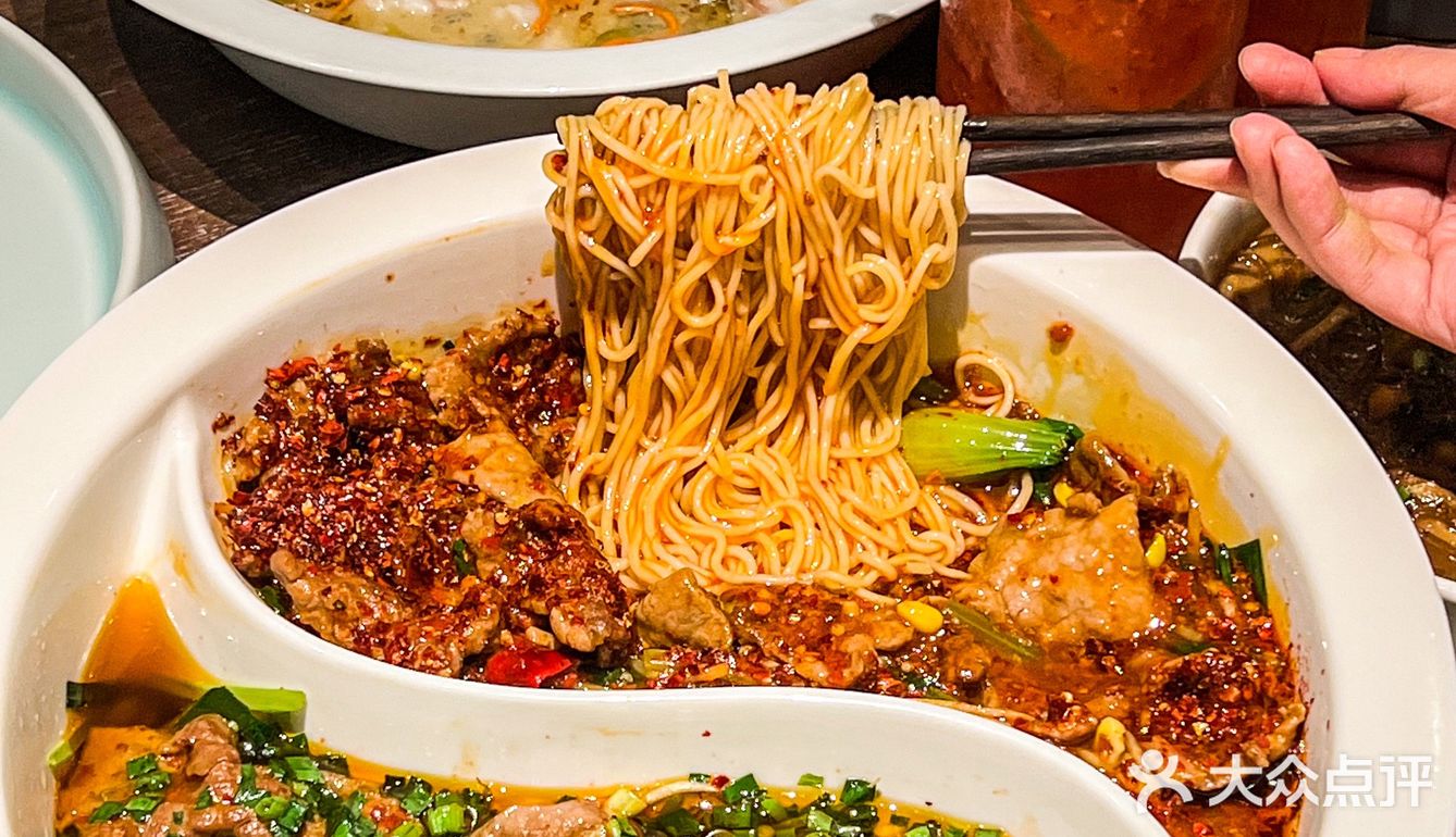南京川菜❗️双拼水煮牛肉拌面🍜太好吃咯