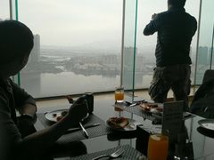 -荣誉国际酒店-云顶旋转餐厅