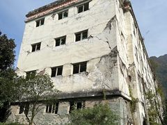 -四川汶川特大地震漩口中学遗址