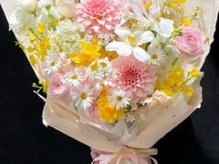 -何兮花店·气球派对鲜花店(马桥银春路万科城店)