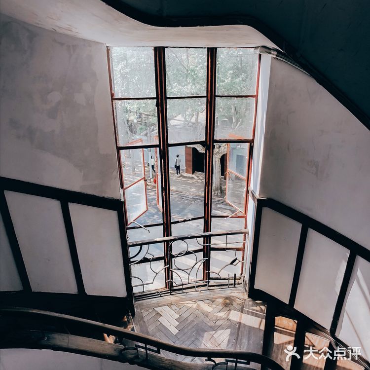 隐藏长乐路老建筑里🏠鲜为人知🌀旋转楼梯