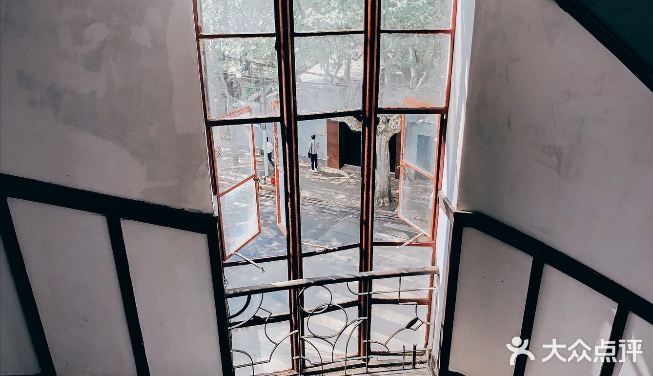 隐藏长乐路老建筑里🏠鲜为人知🌀旋转楼梯