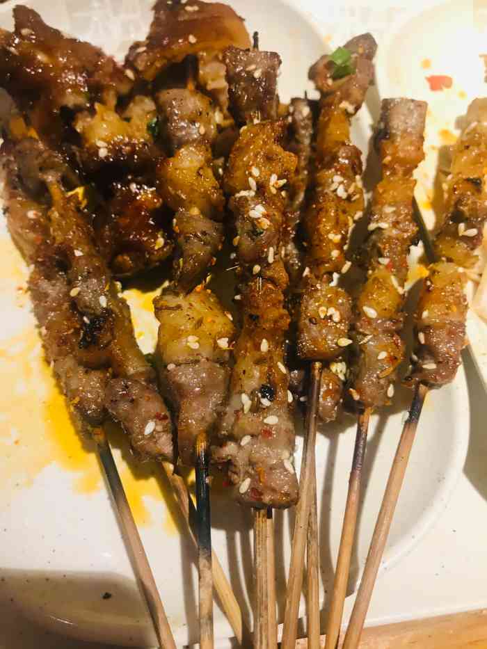 老地方东宾路木屋烧烤,晚上吃宵夜必来的不二之选,啤酒买二送一真香