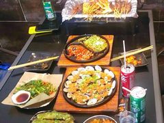 -何师烧烤·香辣蟹·川菜·30年老品牌(太古里旗舰店)